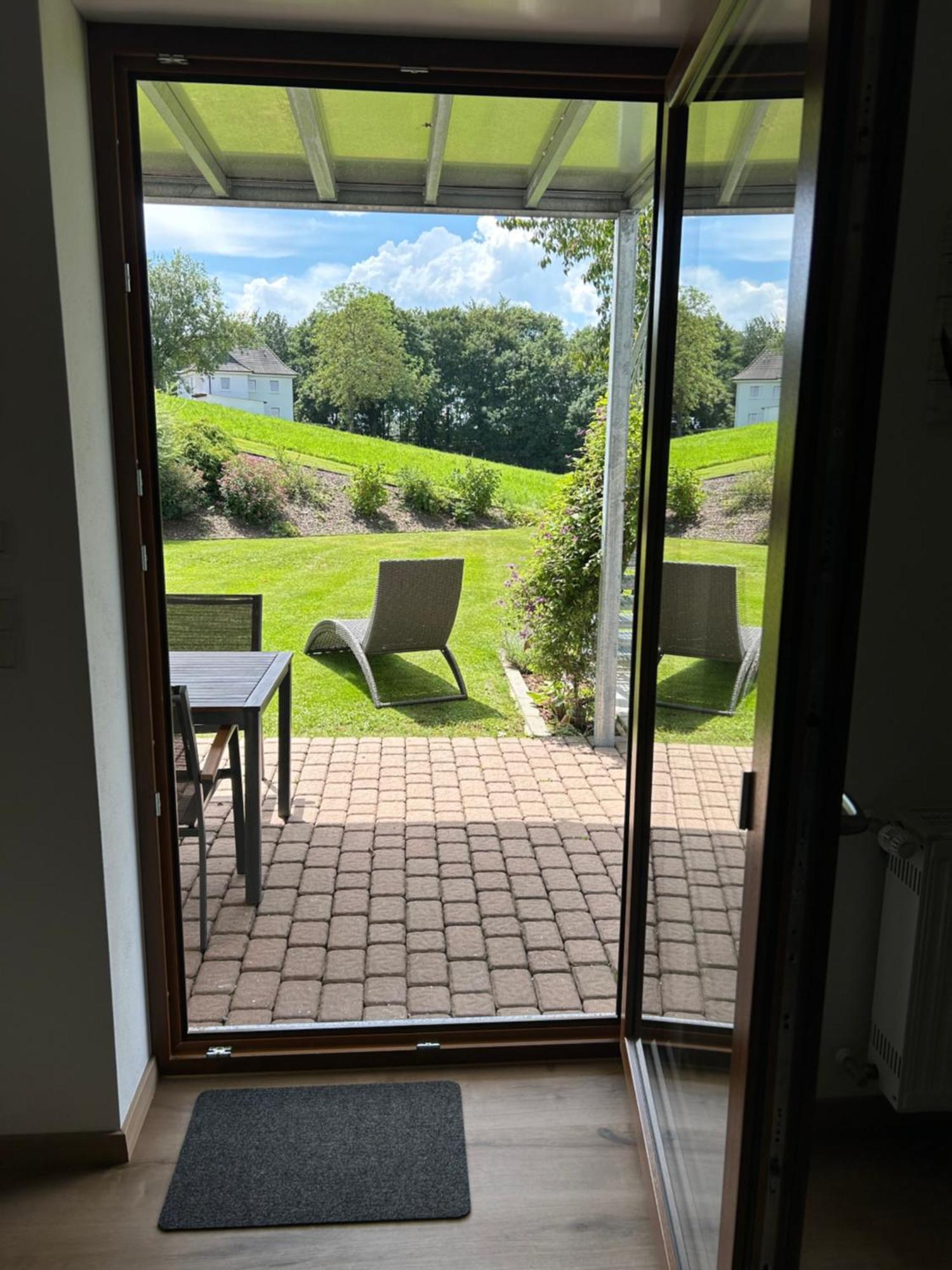 Ruhige Ferienwohnung Mit Terrasse Fuer 2 Personen 福恩施特劳斯 外观 照片