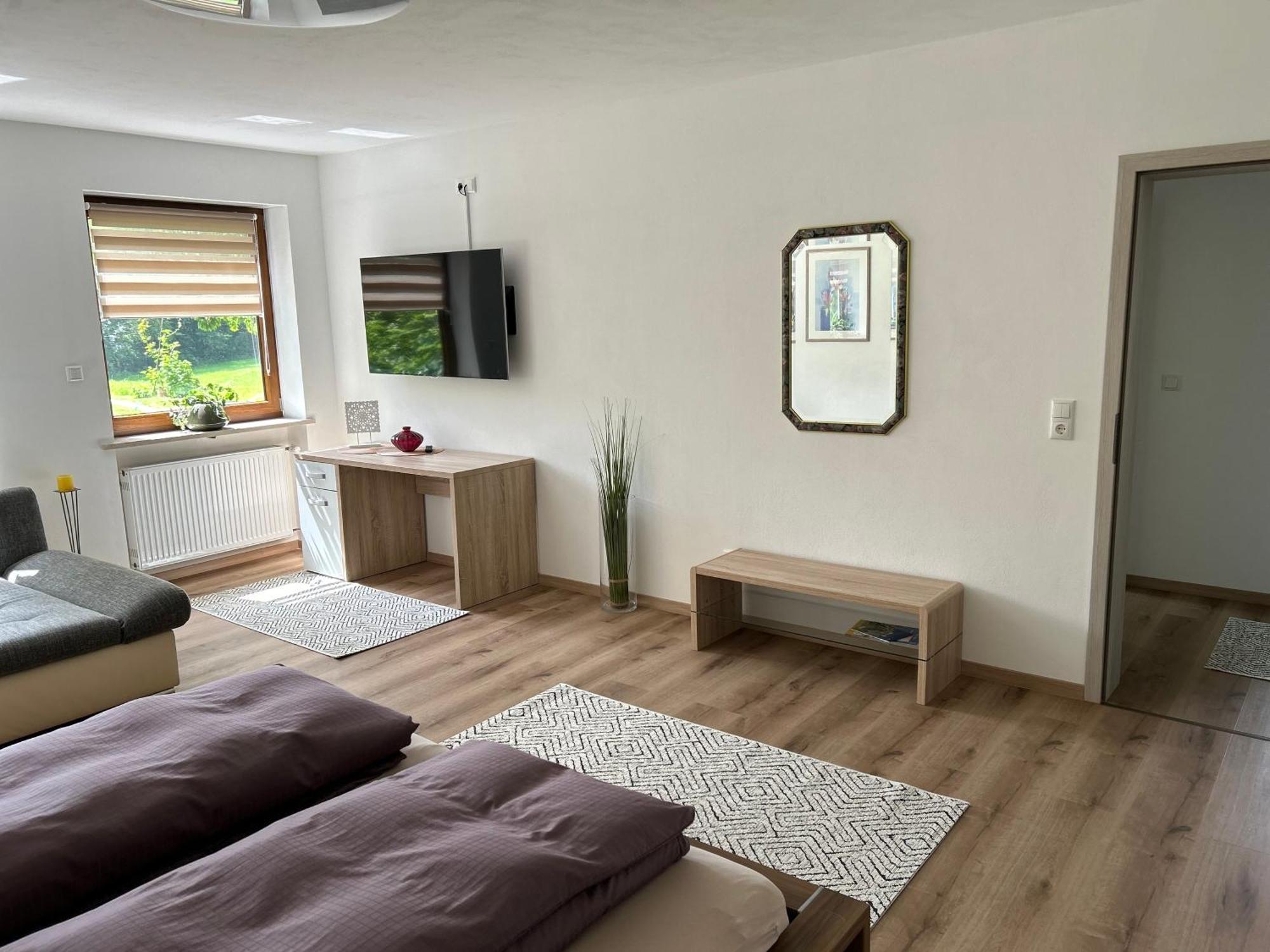 Ruhige Ferienwohnung Mit Terrasse Fuer 2 Personen 福恩施特劳斯 外观 照片