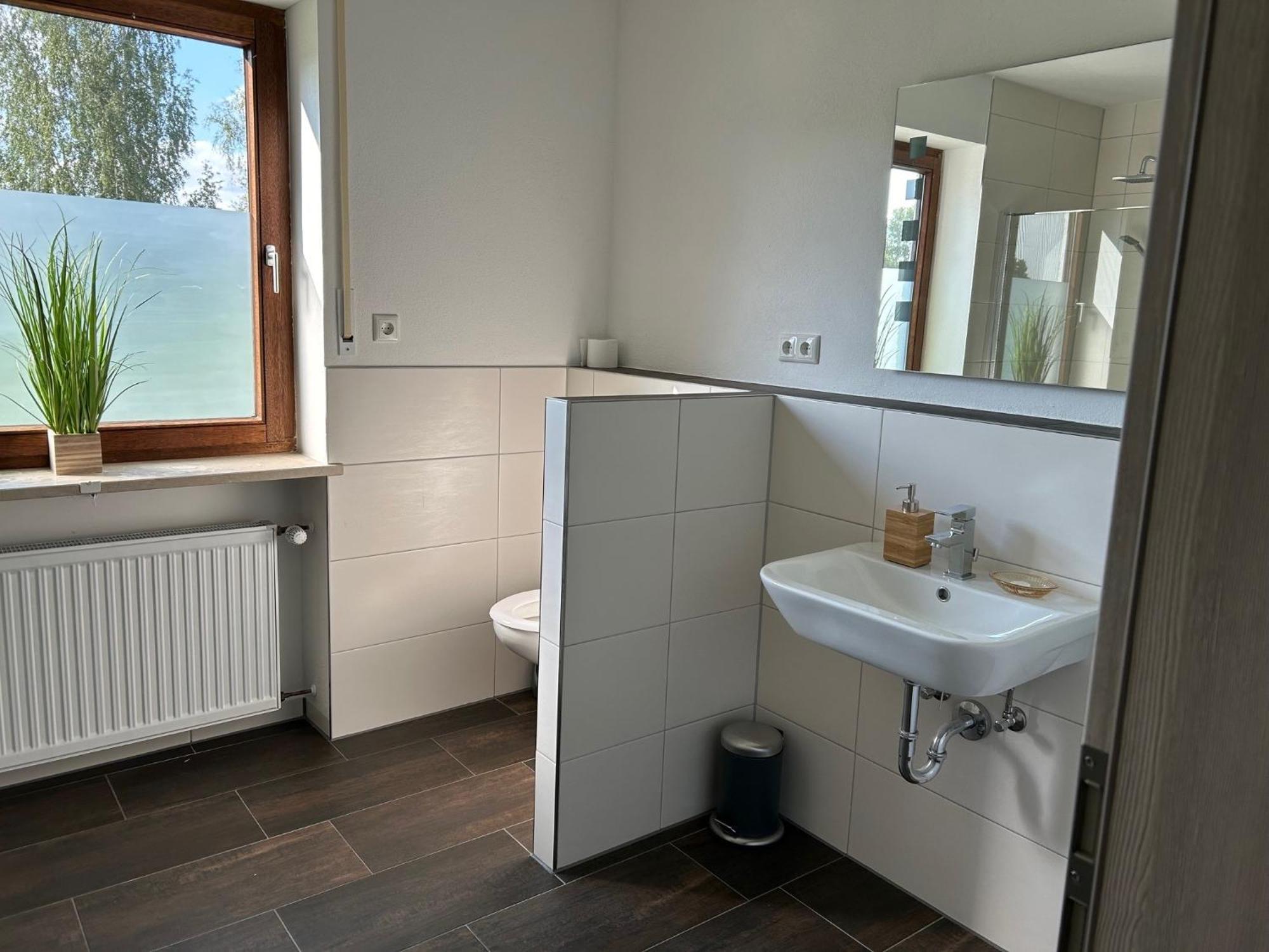 Ruhige Ferienwohnung Mit Terrasse Fuer 2 Personen 福恩施特劳斯 外观 照片
